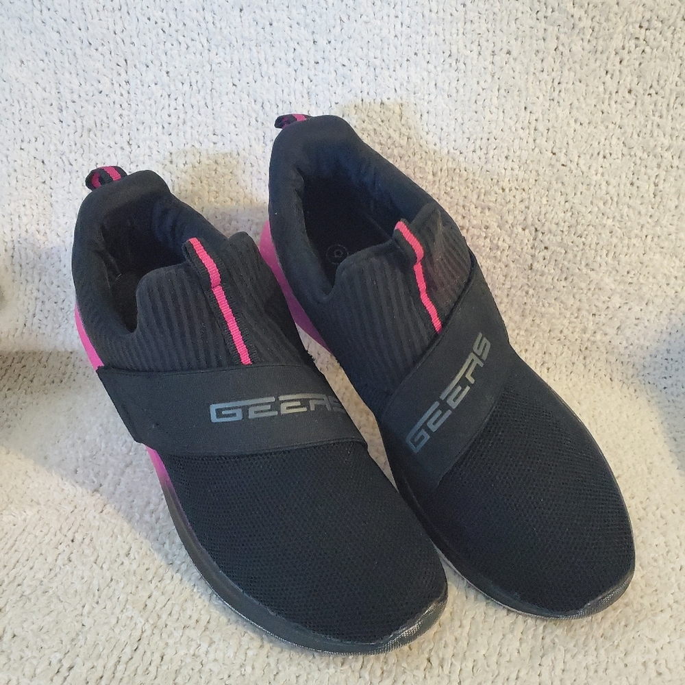 Gears Women's Athletic Shoe 9M